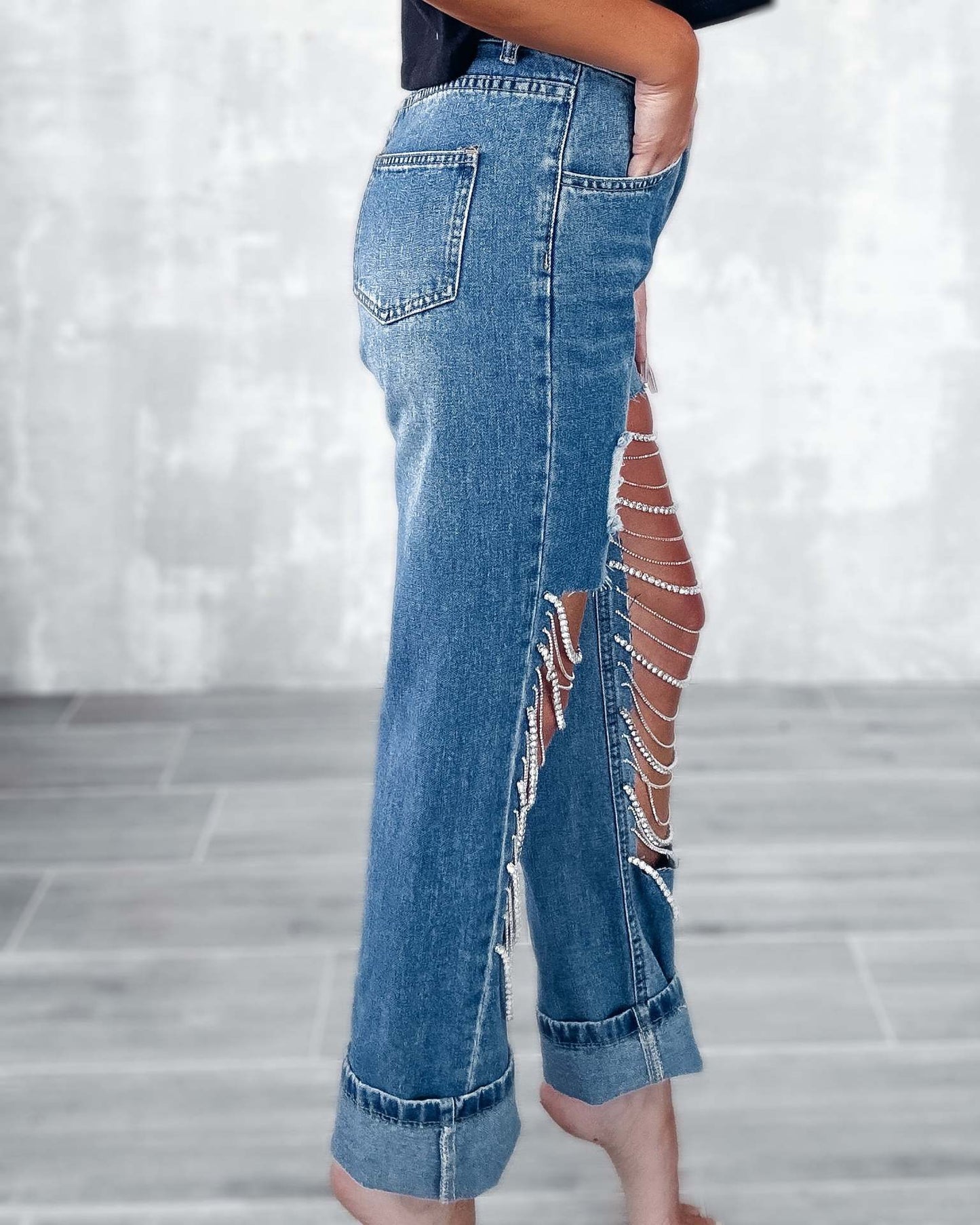 Women's New Fashion Casual Joker Hole Jeans Women's Chain Pendant Straight Pants.