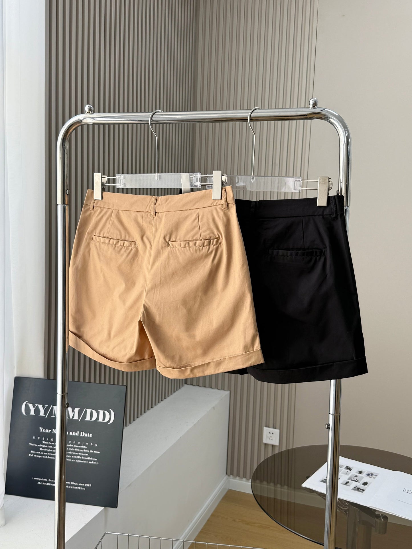 Women's New Fashion Casual Joker Loose Zipper Shorts Retro Women's Chic Shorts.