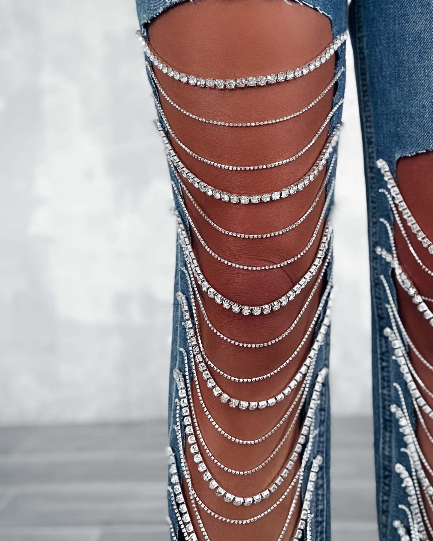 Women's New Fashion Casual Joker Hole Jeans Women's Chain Pendant Straight Pants.