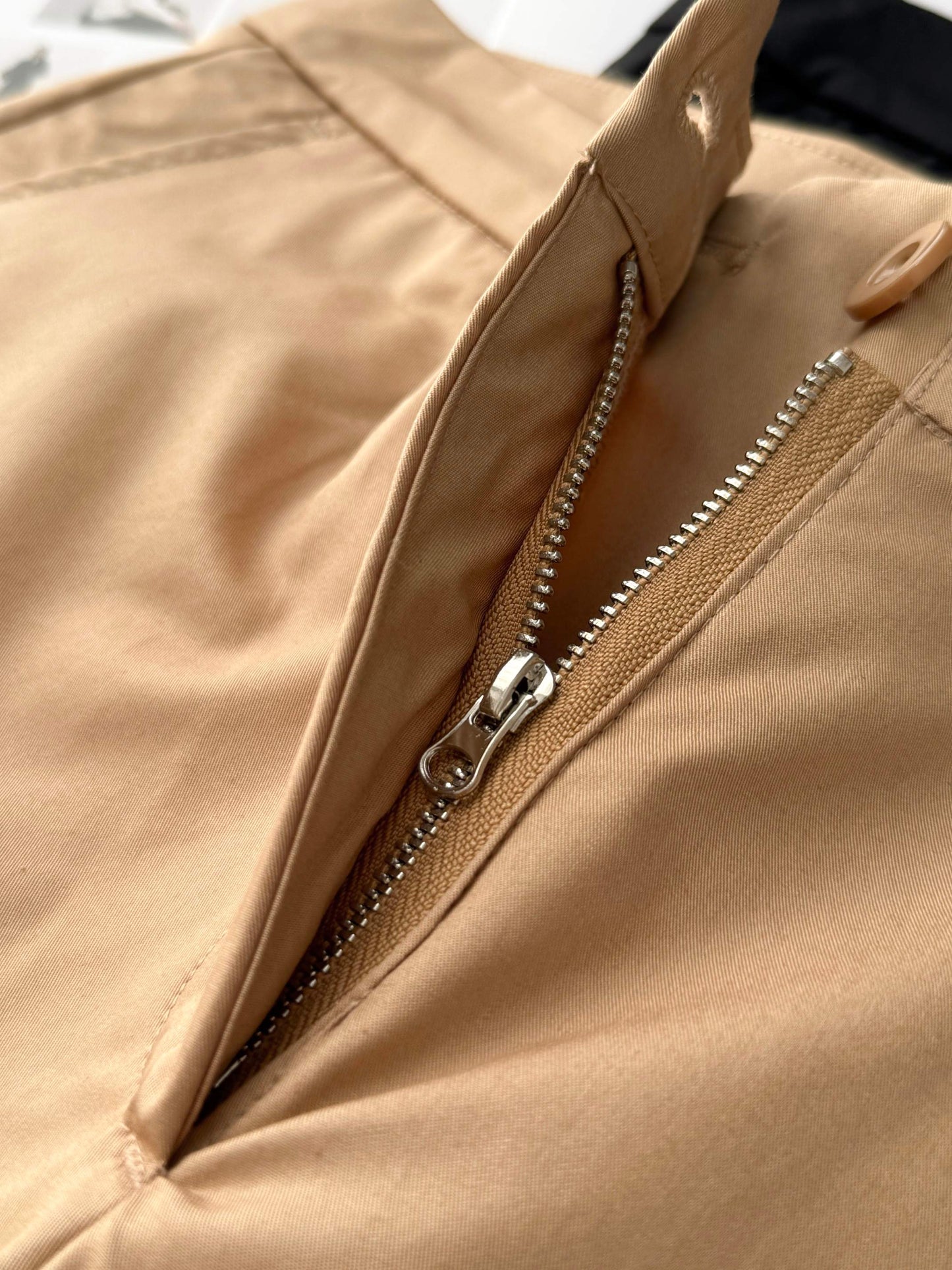 Women's New Fashion Casual Joker Loose Zipper Shorts Retro Women's Chic Shorts.