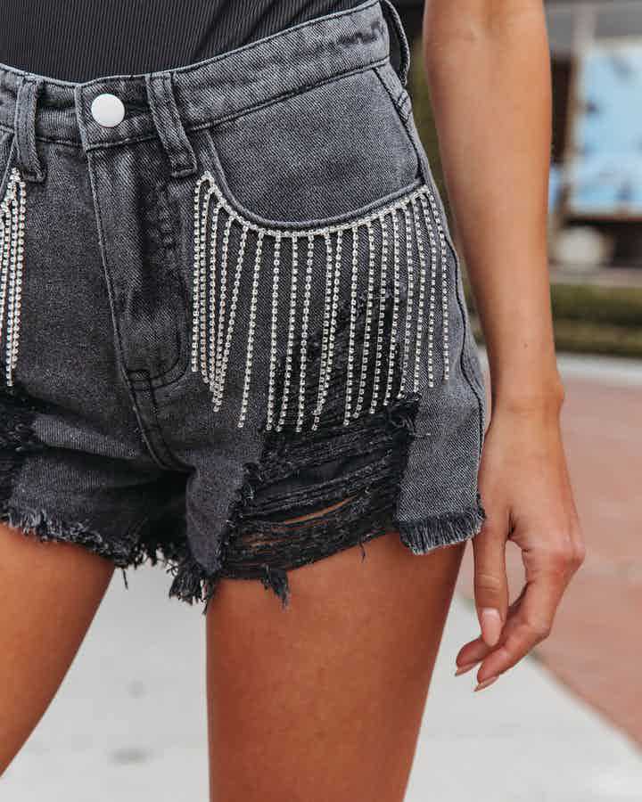 Women's New Fashion Casual Joker Chain Tassel Hole Denim Shorts